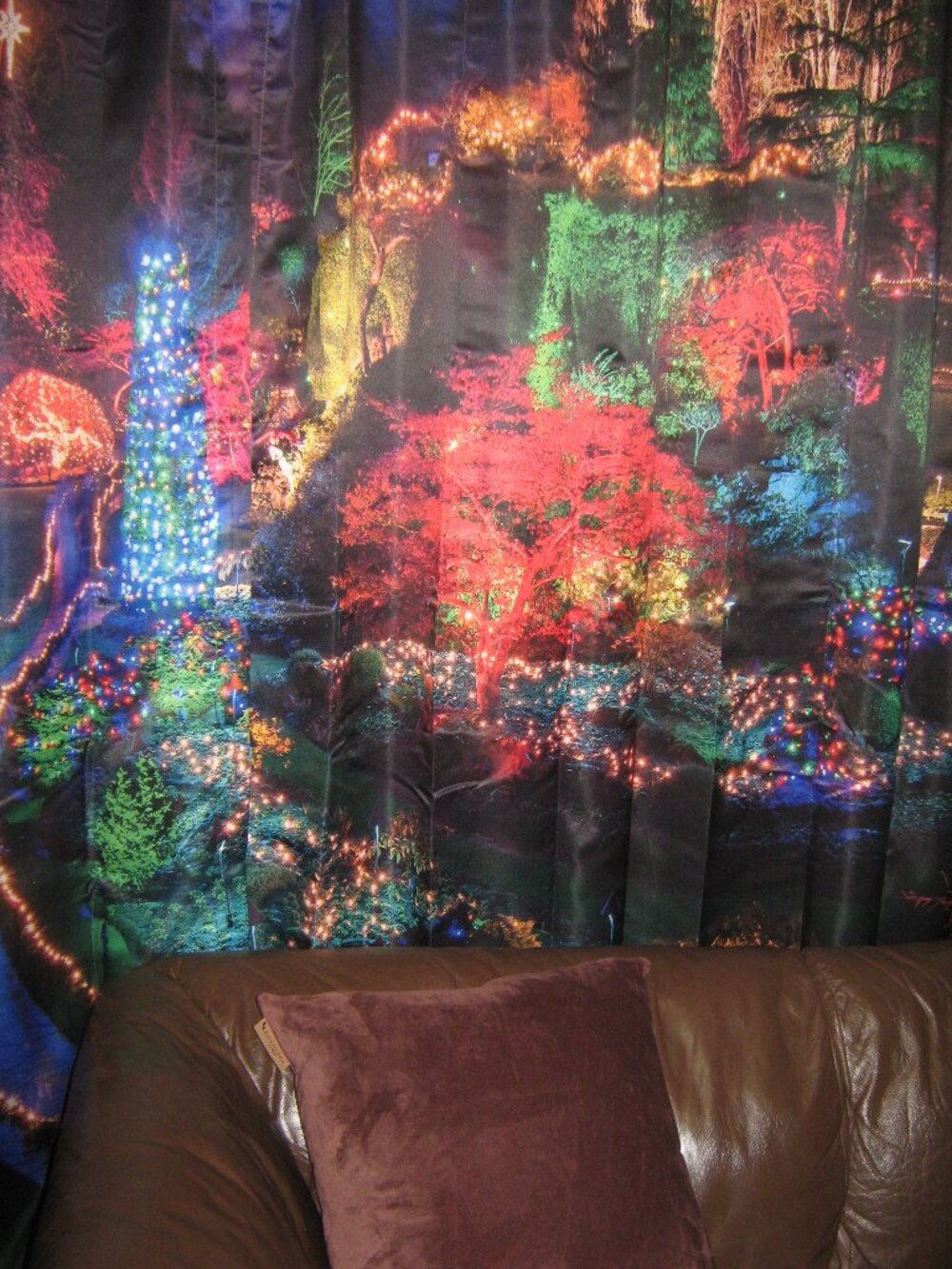 NWT Amazing Butchart Gardens Christmas Lights 108 x 84, 2 panels - opaque - Picture 3 of 6